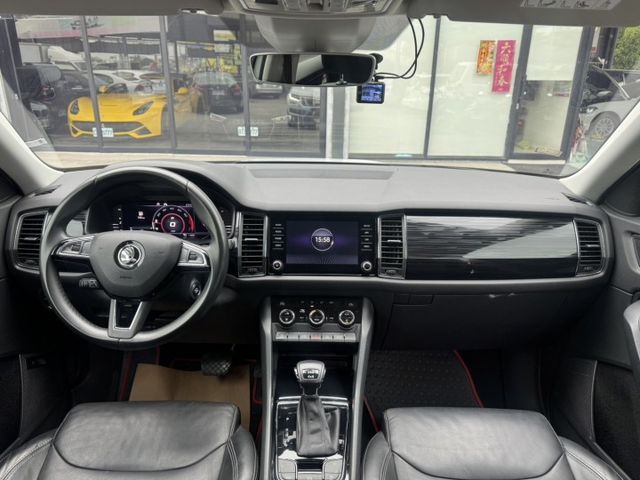 2.0 TSI 4x4尊榮版 七人座 原廠數位儀表 全車原版件 里程保證 (新市店)  第10張相片