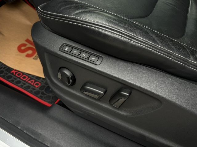 2.0 TSI 4x4尊榮版 七人座 原廠數位儀表 全車原版件 里程保證 (新市店)  第11張相片