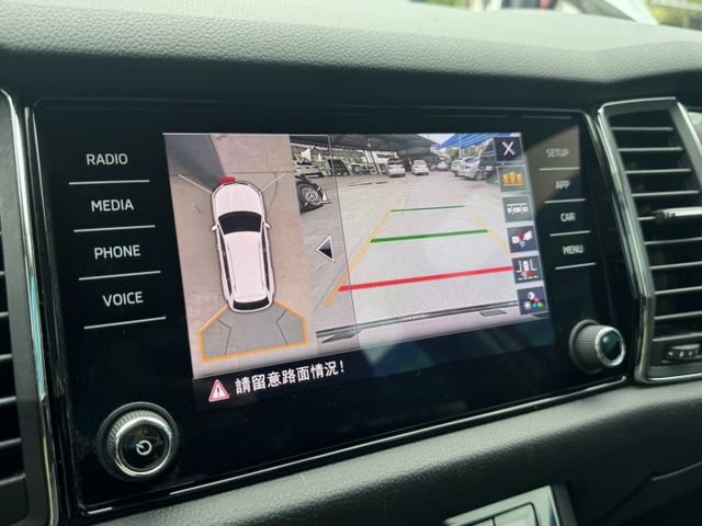 2.0 TSI 4x4尊榮版 七人座 原廠數位儀表 全車原版件 里程保證 (新市店)  第14張相片