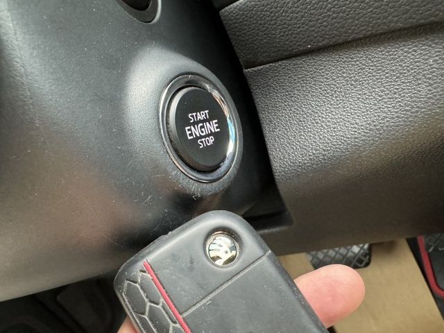 2.0 TSI 4x4尊榮版 七人座 原廠數位儀表 全車原版件 里程保證 (新市店)  第15張相片