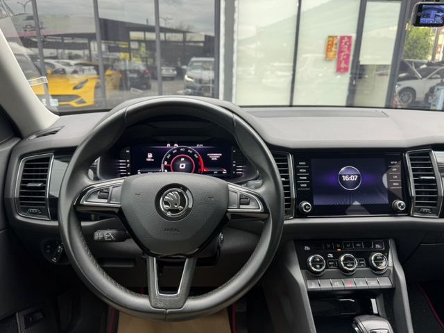 2.0 TSI 4x4尊榮版 七人座 原廠數位儀表 全車原版件 里程保證 (新市店)  第17張相片