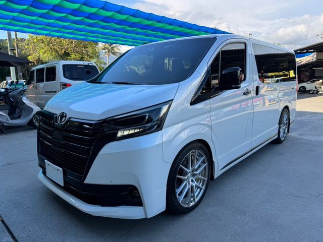 僅跑2.5萬公里 六人座 精品升級 陶瓷剎車 星空頂 音響喇叭升級  第1張相片