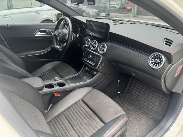 A180 AMG Line 僅跑7.1萬公里 全車原版件 (新市店)  第9張相片