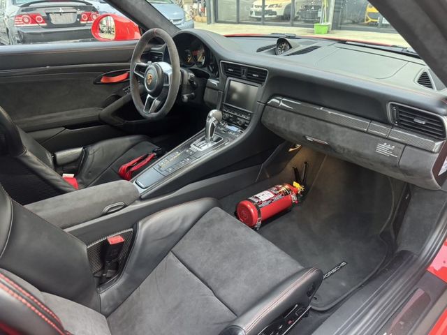 GT3 RS 已升級原廠991.2套件 挺舉 陶煞 防滾籠 碳纖維桶椅 計時套件 AK排氣  第8張相片
