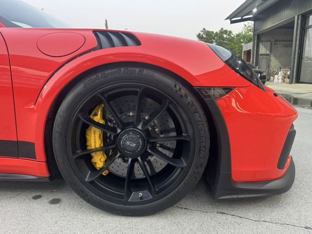 GT3 RS 已升級原廠991.2套件 挺舉 陶煞 防滾籠 碳纖維桶椅 計時套件 AK排氣  第9張相片