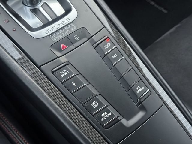 GT3 RS 已升級原廠991.2套件 挺舉 陶煞 防滾籠 碳纖維桶椅 計時套件 AK排氣  第11張相片