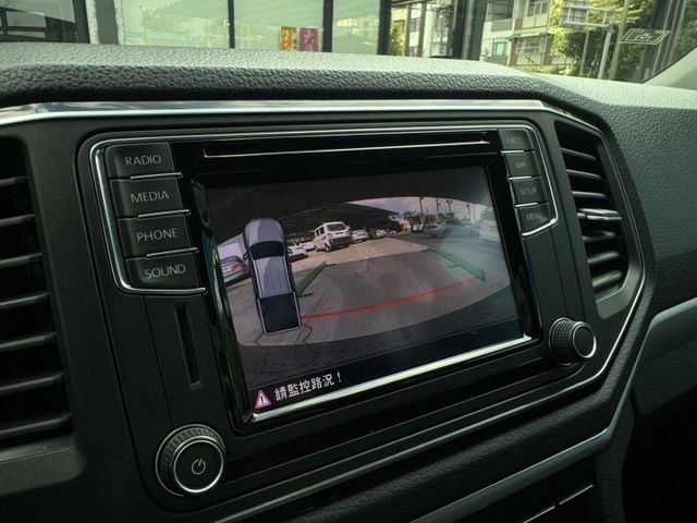 V6 3.0 TDI Highline 一手車 原廠保養 保證無朔溪 底盤乾淨 原版件 里程保證 (新市店)  第15張相片