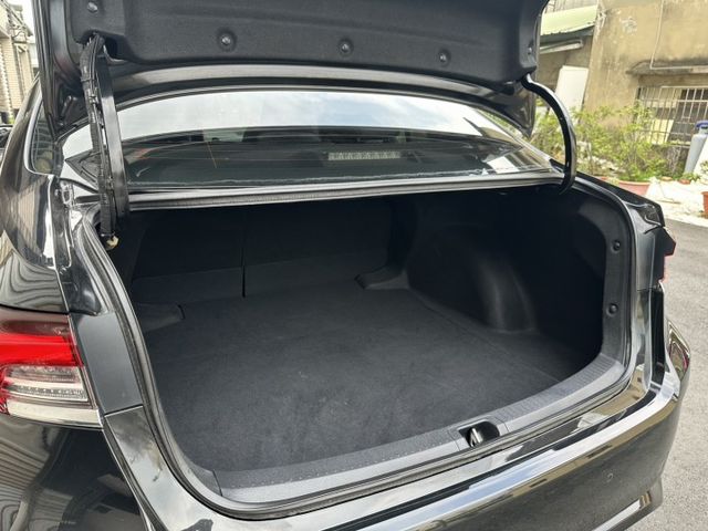 尊爵版 免key 跟車 數位儀表 盲點 LED尾燈 全車原版件 里程保證 ( 永大店 )  第8張相片