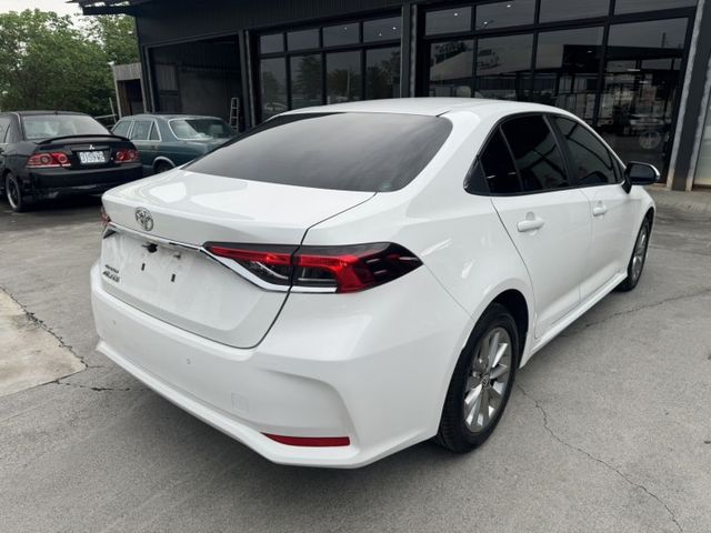 一手車 豪華版 僅跑5.9萬 ACC跟車 恆溫 盲點 鋁圈 全車原版件 ( 新市店 )  第2張相片