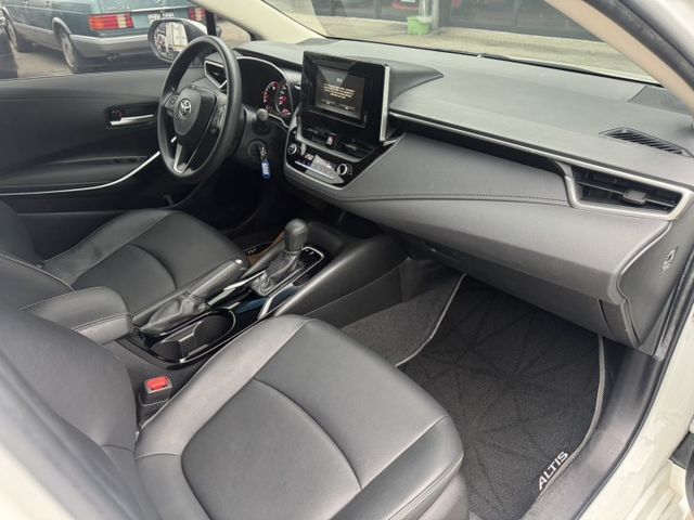 一手車 豪華版 僅跑5.9萬 ACC跟車 恆溫 盲點 鋁圈 全車原版件 ( 新市店 )  第9張相片