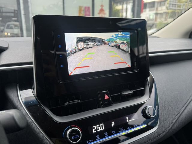 一手車 豪華版 僅跑5.9萬 ACC跟車 恆溫 盲點 鋁圈 全車原版件 ( 新市店 )  第13張相片