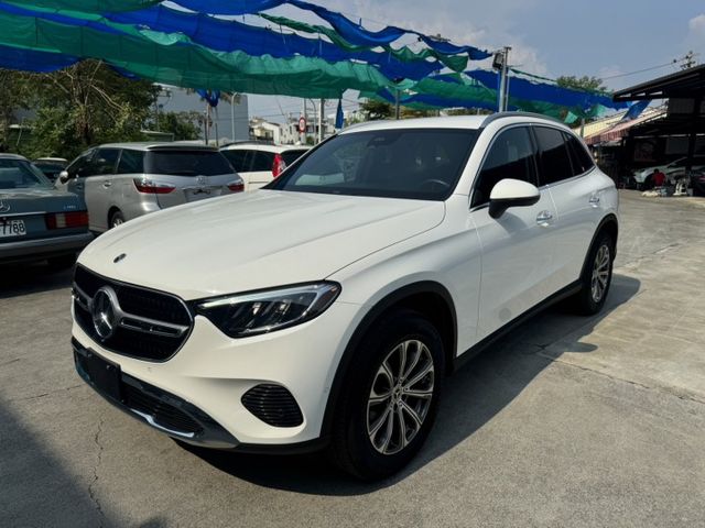 GLC300 SUV大改款 實跑4萬公里 盲點 自動停車 氣氛燈 Car play 全車原版件 ( 新市店 )  第1張相片