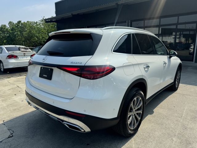 GLC300 SUV大改款 實跑4萬公里 盲點 自動停車 氣氛燈 Car play 全車原版件 ( 新市店 )  第2張相片