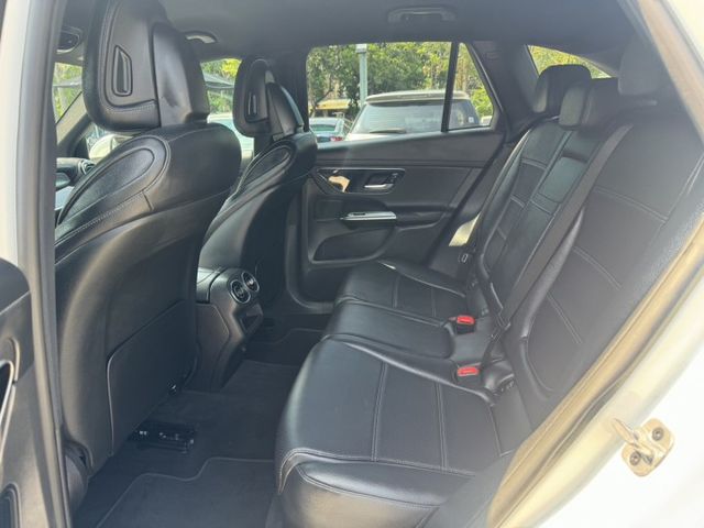 GLC300 SUV大改款 實跑4萬公里 盲點 自動停車 氣氛燈 Car play 全車原版件 ( 新市店 )  第6張相片