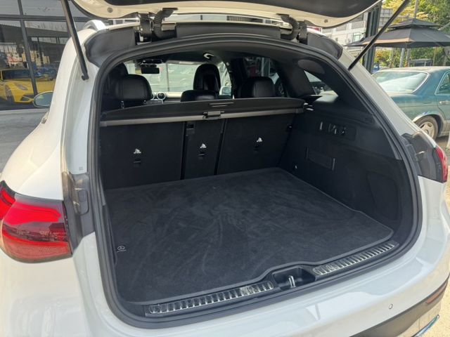 GLC300 SUV大改款 實跑4萬公里 盲點 自動停車 氣氛燈 Car play 全車原版件 ( 新市店 )  第7張相片