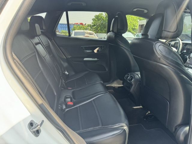 GLC300 SUV大改款 實跑4萬公里 盲點 自動停車 氣氛燈 Car play 全車原版件 ( 新市店 )  第8張相片