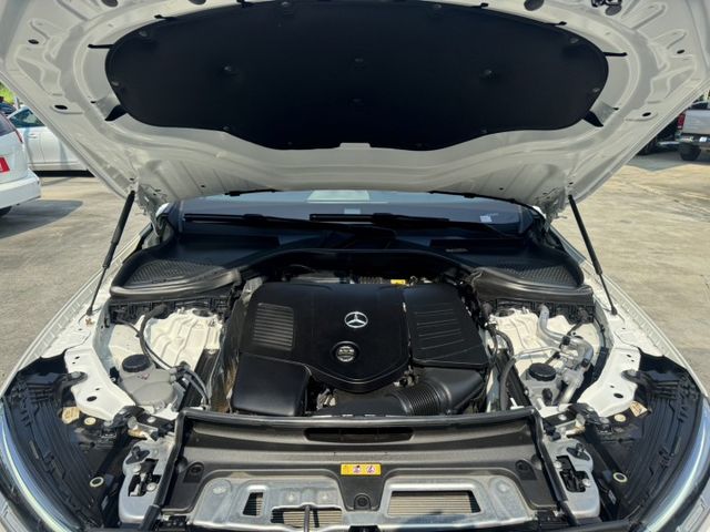 GLC300 SUV大改款 實跑4萬公里 盲點 自動停車 氣氛燈 Car play 全車原版件 ( 新市店 )  第11張相片