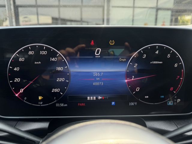 GLC300 SUV大改款 實跑4萬公里 盲點 自動停車 氣氛燈 Car play 全車原版件 ( 新市店 )  第12張相片