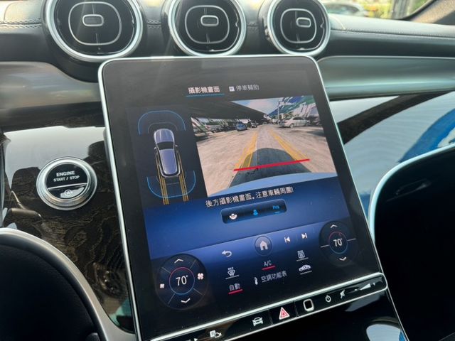 GLC300 SUV大改款 實跑4萬公里 盲點 自動停車 氣氛燈 Car play 全車原版件 ( 新市店 )  第13張相片