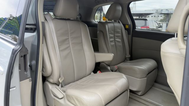 2.4豪華版 七人座 雙電滑門 電動尾門 駕駛電動椅 全車原版件 里程保證  第8張相片