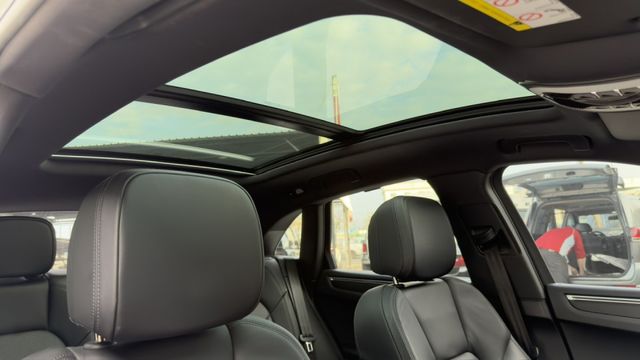 23年式 Porsche Macan 2.0T 總代理 重點選配入內看清單 全車原版件  第11張相片