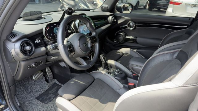 JCW Pat Moss Edition全球限量800台 僅跑1.8萬 全車犀牛皮 全車原版件  第6張相片