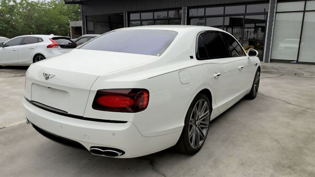 18年式 Flying Spur V8S 日本限量層雲版 全球限量20台 頂級四門豪車  第2張相片