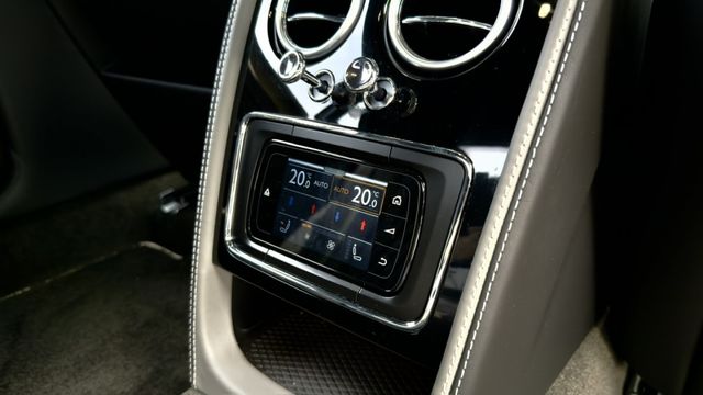 18年式 Flying Spur V8S 日本限量層雲版 全球限量20台 頂級四門豪車  第9張相片