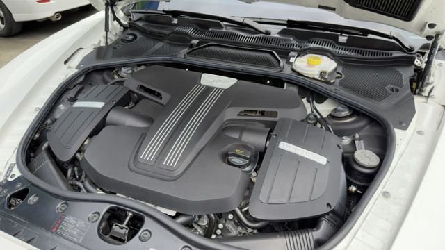 18年式 Flying Spur V8S 日本限量層雲版 全球限量20台 頂級四門豪車  第14張相片