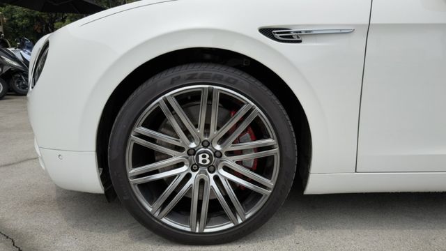 18年式 Flying Spur V8S 日本限量層雲版 全球限量20台 頂級四門豪車  第15張相片