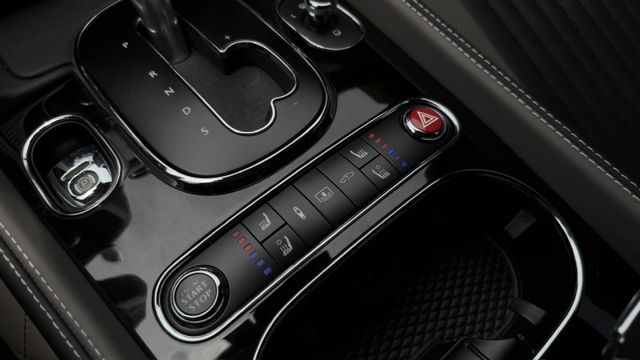 18年式 Flying Spur V8S 日本限量層雲版 全球限量20台 頂級四門豪車  第20張相片