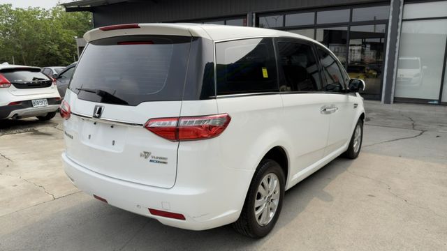 七人座 僅跑10萬公里 雙電滑門 全車原版件 里程保證  第2張相片