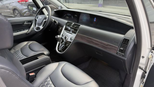 七人座 僅跑10萬公里 雙電滑門 全車原版件 里程保證  第9張相片