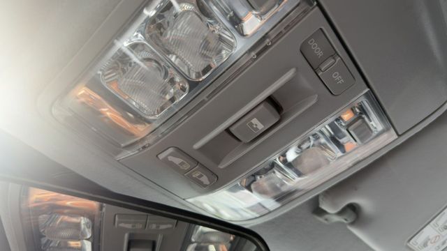 七人座 僅跑10萬公里 雙電滑門 全車原版件 里程保證  第14張相片