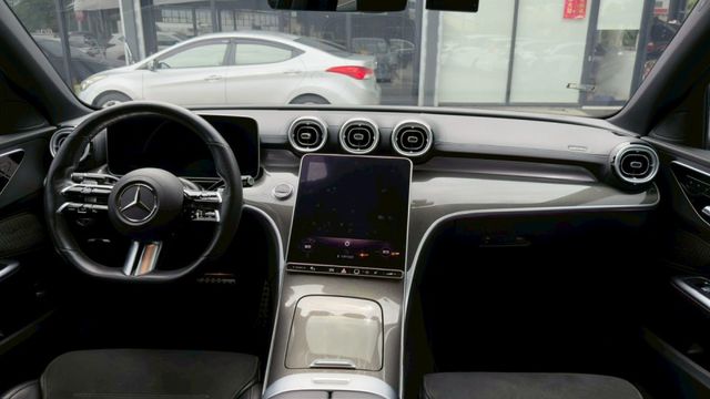 22年式 C300 AMG 總代理 原廠保養 ACC跟車 環景影像 電動尾門 car play 全車原版件 里程保證  第11張相片