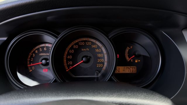 實跑11.4萬公里 恆溫空調 車頂行李架 皮椅 全車原版件 里程保證  第12張相片
