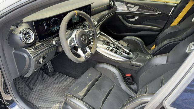 GT63S 四座套件 前後陶瓷煞車 五鍵滿 賽車椅 原車色黑 貼膜消光灰 原版件  第3張相片