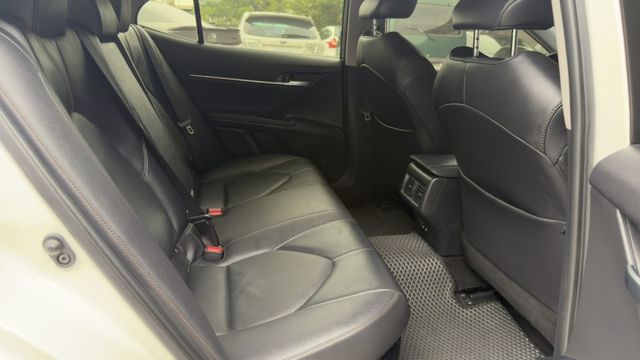 HYBRID油電 尊爵版 一手車 大電池原廠保固中 全車原版件 里程保證  第8張相片