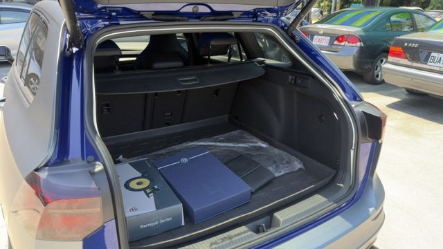 8R Variant 全車精品升級 貼膜消光灰藍 H/K音響 通風座椅 全車原版件  第8張相片