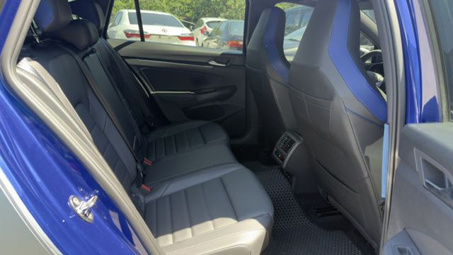 8R Variant 全車精品升級 貼膜消光灰藍 H/K音響 通風座椅 全車原版件  第10張相片