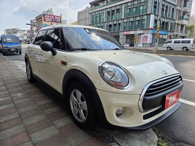 Mini ONE ( F55 ) 五門 低里程僅跑6萬公里 免鑰匙 摸門 全車原版件  第3張相片