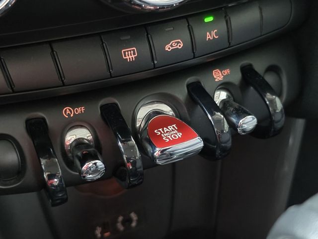 Mini ONE ( F55 ) 五門 低里程僅跑6萬公里 免鑰匙 摸門 全車原版件  第14張相片