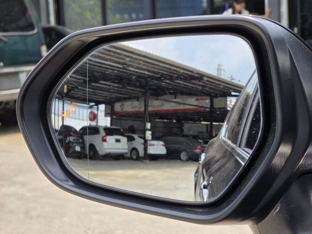 Hybrid旗艦 全景天窗 JBL音響 一手車 大電池保固中 全車原版件  第17張相片