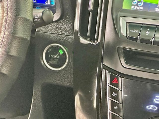 YES認證車 100%原鈑件 超低里程(1年僅跑8千多) 魅力版 I-KEY 天窗 快撥 可保固5大系統1年2萬公里  第11張相片