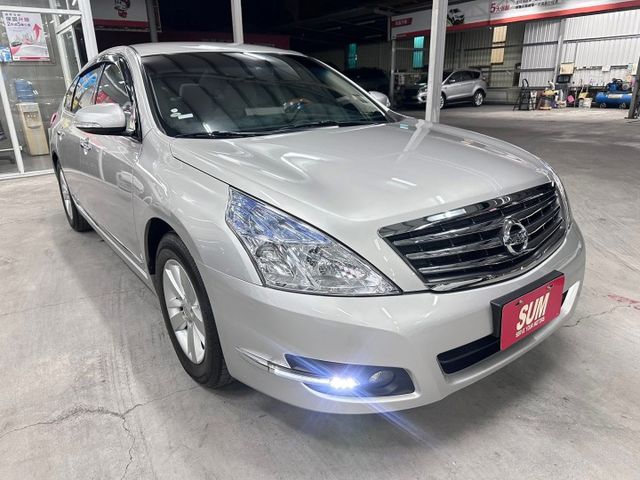 YES認證車 100%原鈑件 一手車買回 頂級旗艦版 市售里程數最低 車況最優 5大系統可保固1年2萬公里  第3張相片