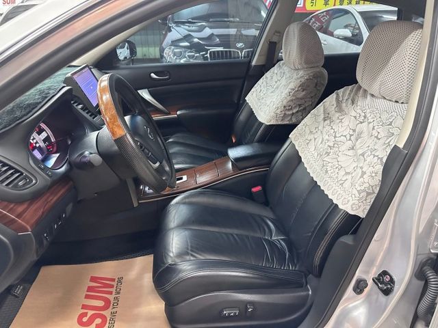 YES認證車 100%原鈑件 一手車買回 頂級旗艦版 市售里程數最低 車況最優 5大系統可保固1年2萬公里  第6張相片