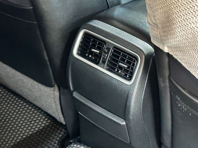 YES認證車 100%原鈑件 一手車買回 頂級旗艦版 市售里程數最低 車況最優 5大系統可保固1年2萬公里  第13張相片