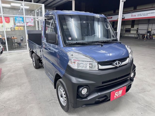 YES認證車 100%原鈑件 超低里程(1年僅跑5千多)電子後視鏡 附電動尾門 5大系統匯豐三菱原廠可保固2年5萬公里  第3張相片