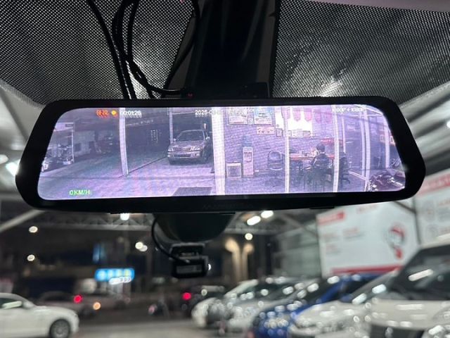 YES認證車 100%原鈑件 小改款 旗艦版 IKEY+摸門 全景天窗 電動尾門 可保固5大系統1年2萬公里  第12張相片