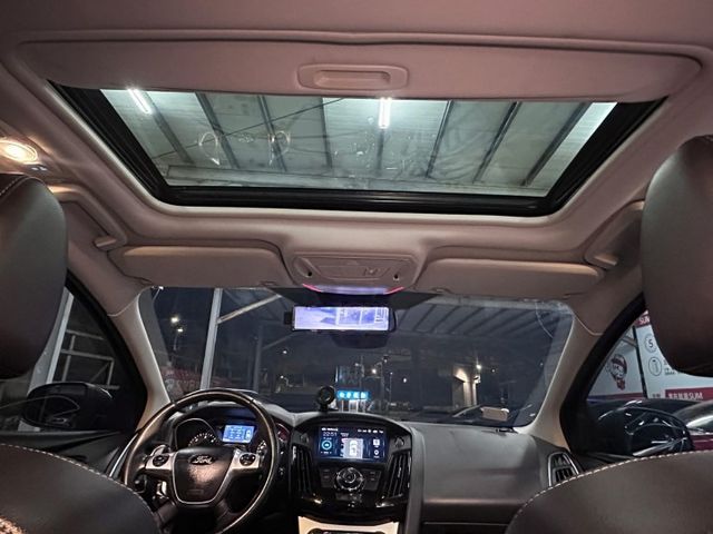 YES認證車 100%原鈑件 IKEY+摸門 天窗 恆溫 自動停車 皮椅 8核心安卓系統 大滿配 車況優 歡迎賞車試乘  第15張相片